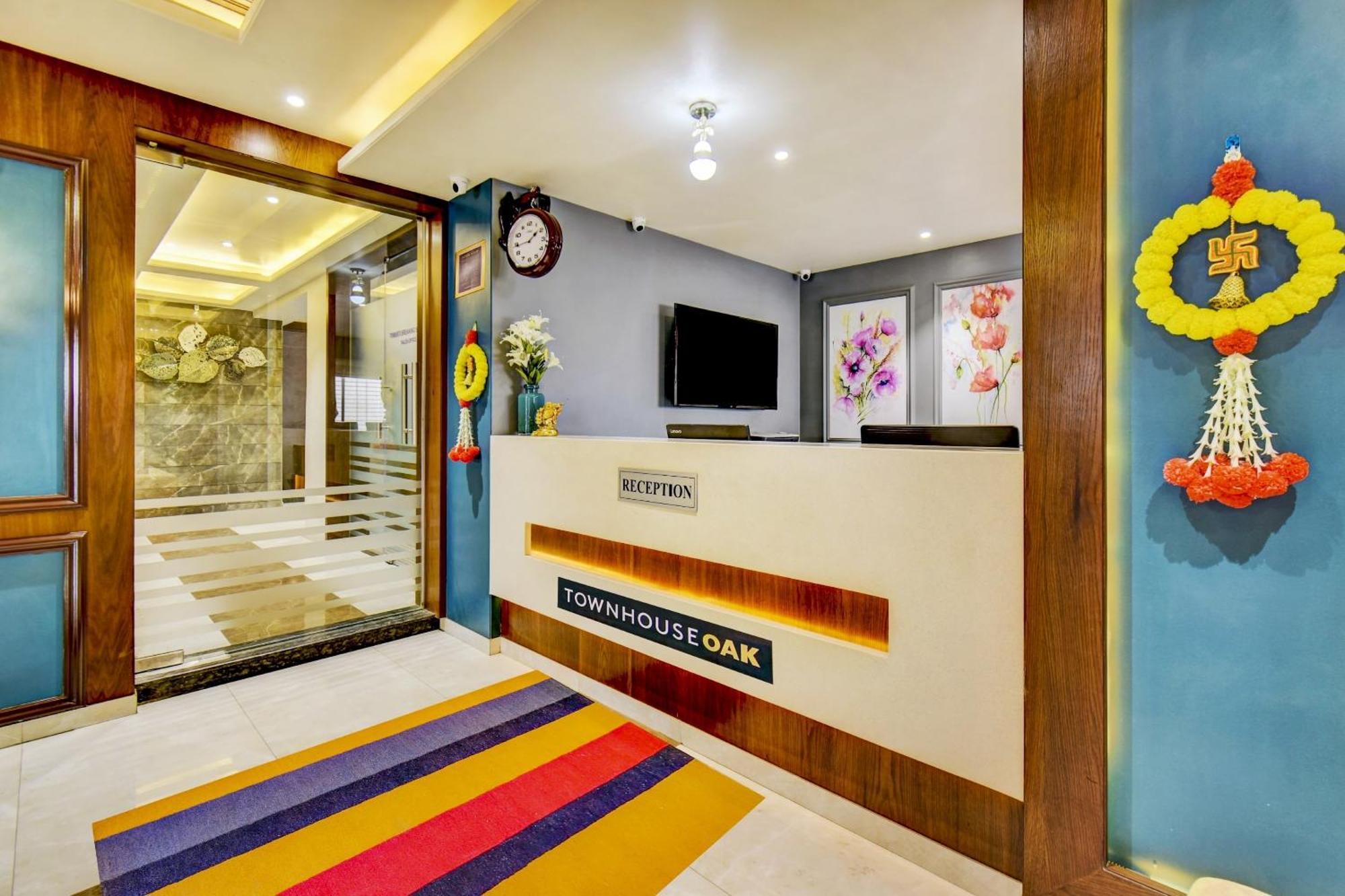 Townhouse Oak Hotel Chaitanya Executive Near Fun Time Multiplex Pune Exterior photo