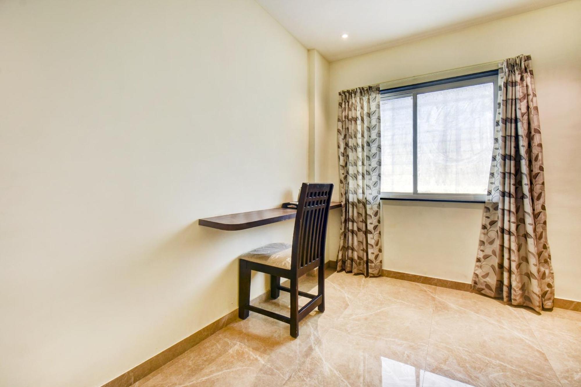 Townhouse Oak Hotel Chaitanya Executive Near Fun Time Multiplex Pune Exterior photo